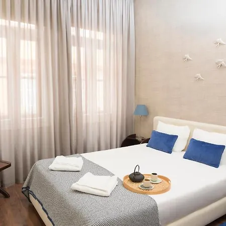 Santo Da Casa / Sc Apartment Porto
