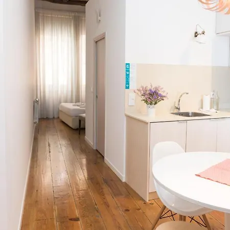 Santo Da Casa / Sc Apartment Porto