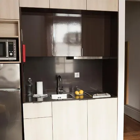 Santo Da Casa / Sc Apartment Porto