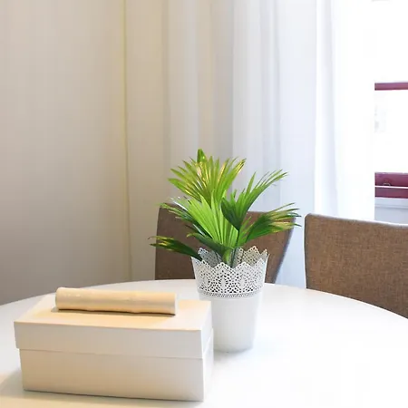 Santo Da Casa / Sc Apartment Porto