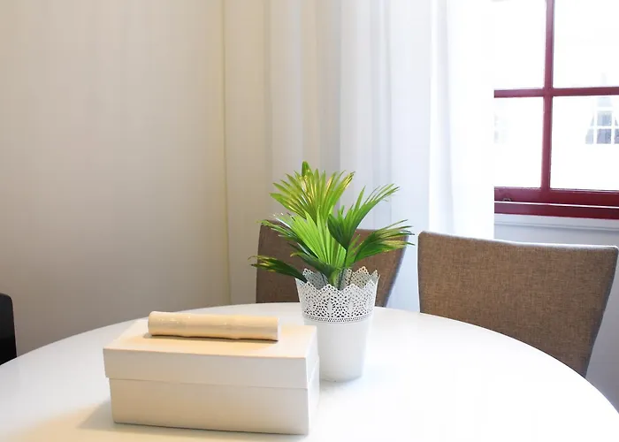 Santo Da Casa / Sc Apartment Porto